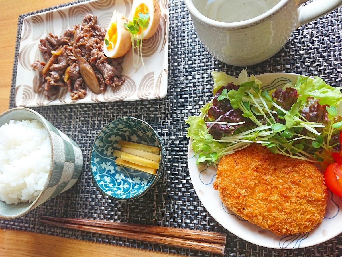 ごはん 牛肉とごぼうのしぐれ煮 コロッケ サラダ