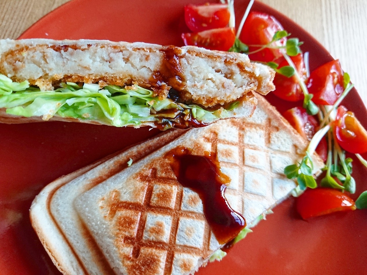 コロッケホットサンドの断面