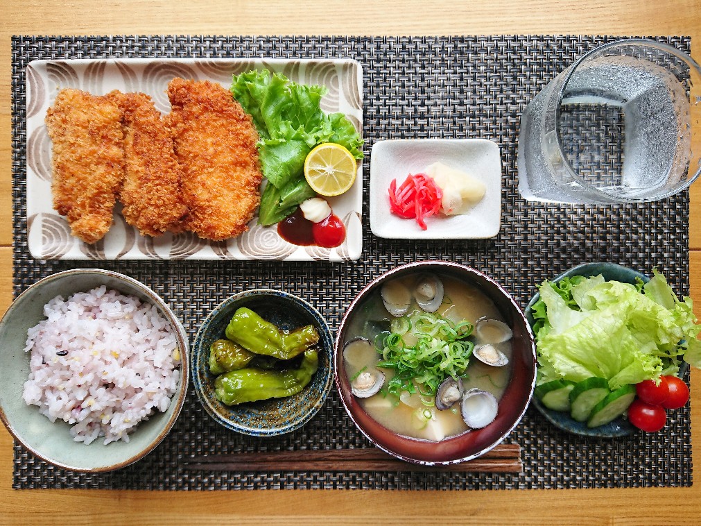 f:id:oomametomame:20200717223750j:plain カツ定食ごはん