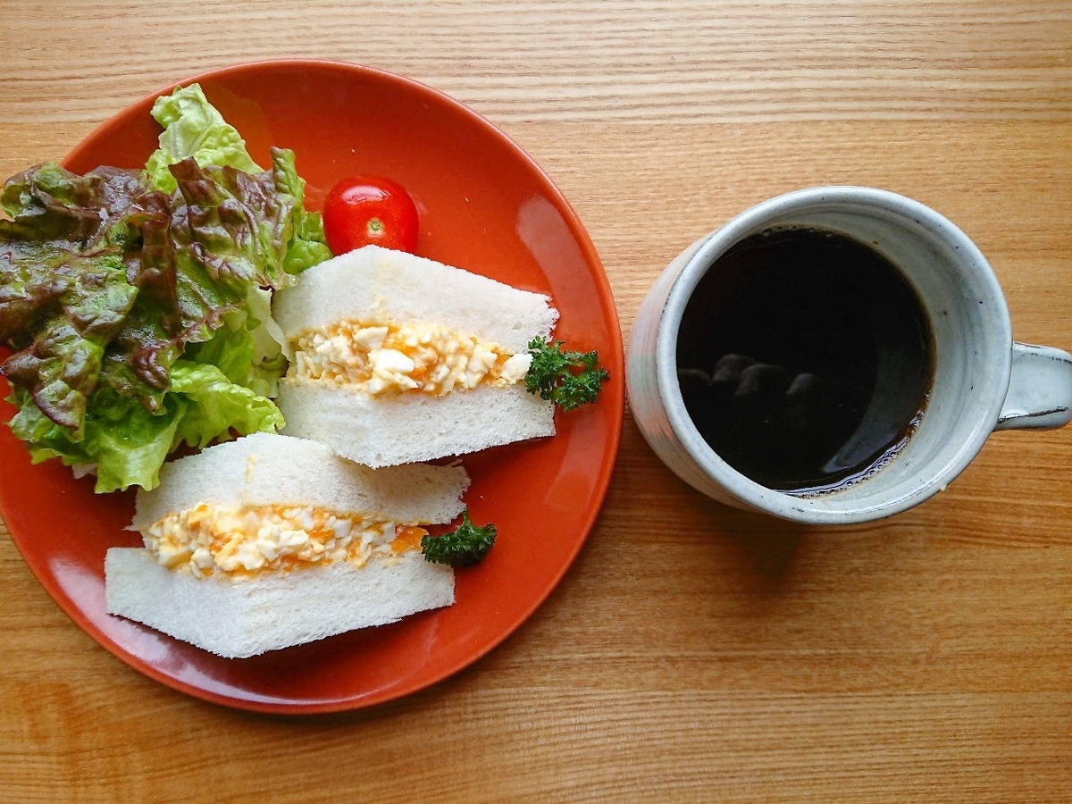 たまごサンドイッチ コーヒー サラダ