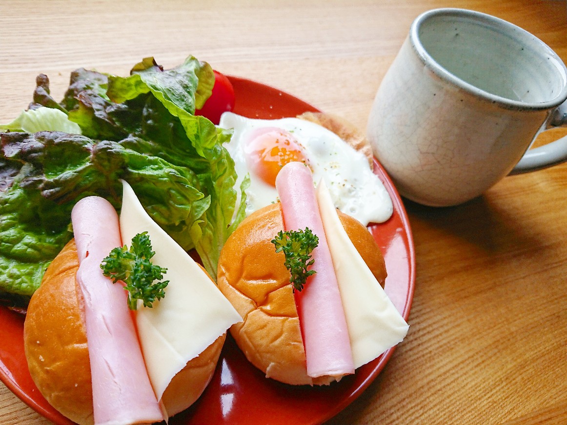 定番 ハムチーズロールパンサンドレシピ おうちごはんストーリー