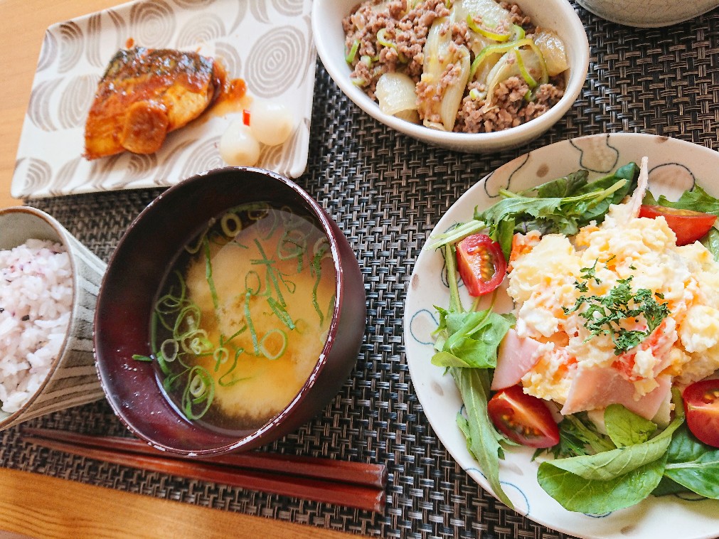 十六穀米 味噌汁 鯖の味噌煮 ポテトサラダ