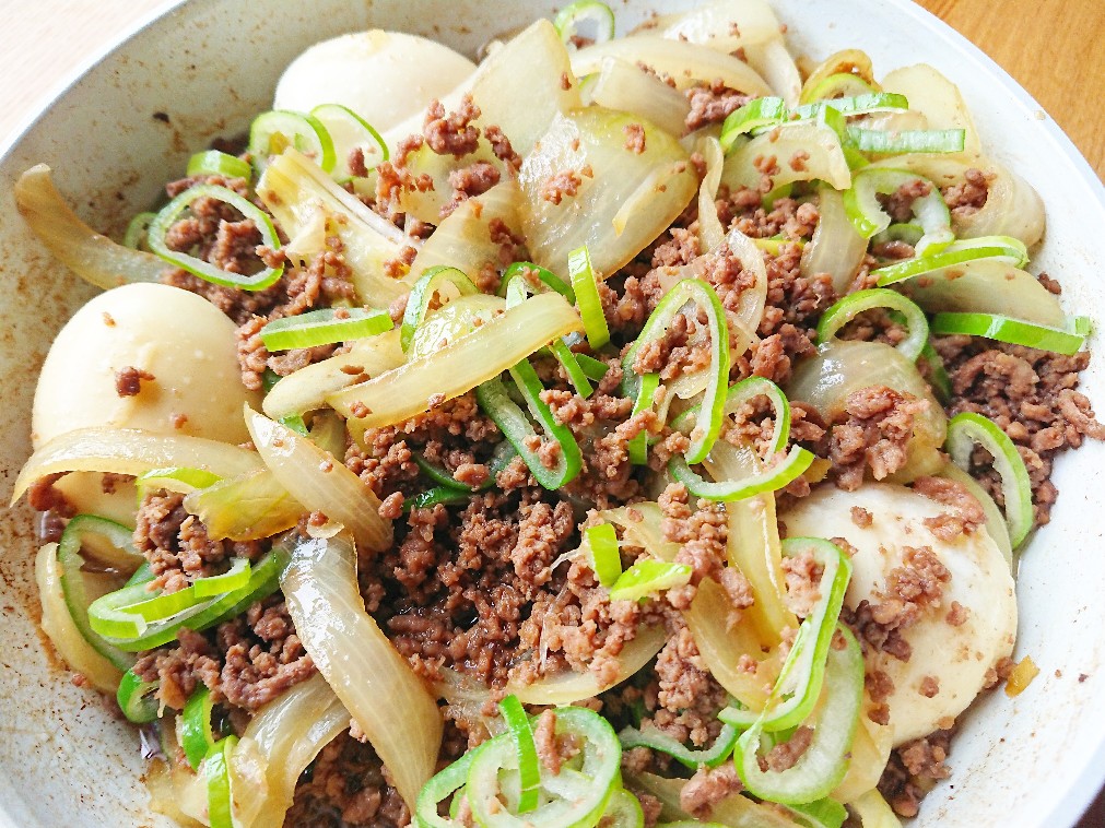 ひき肉と玉ねぎとネギの煮物