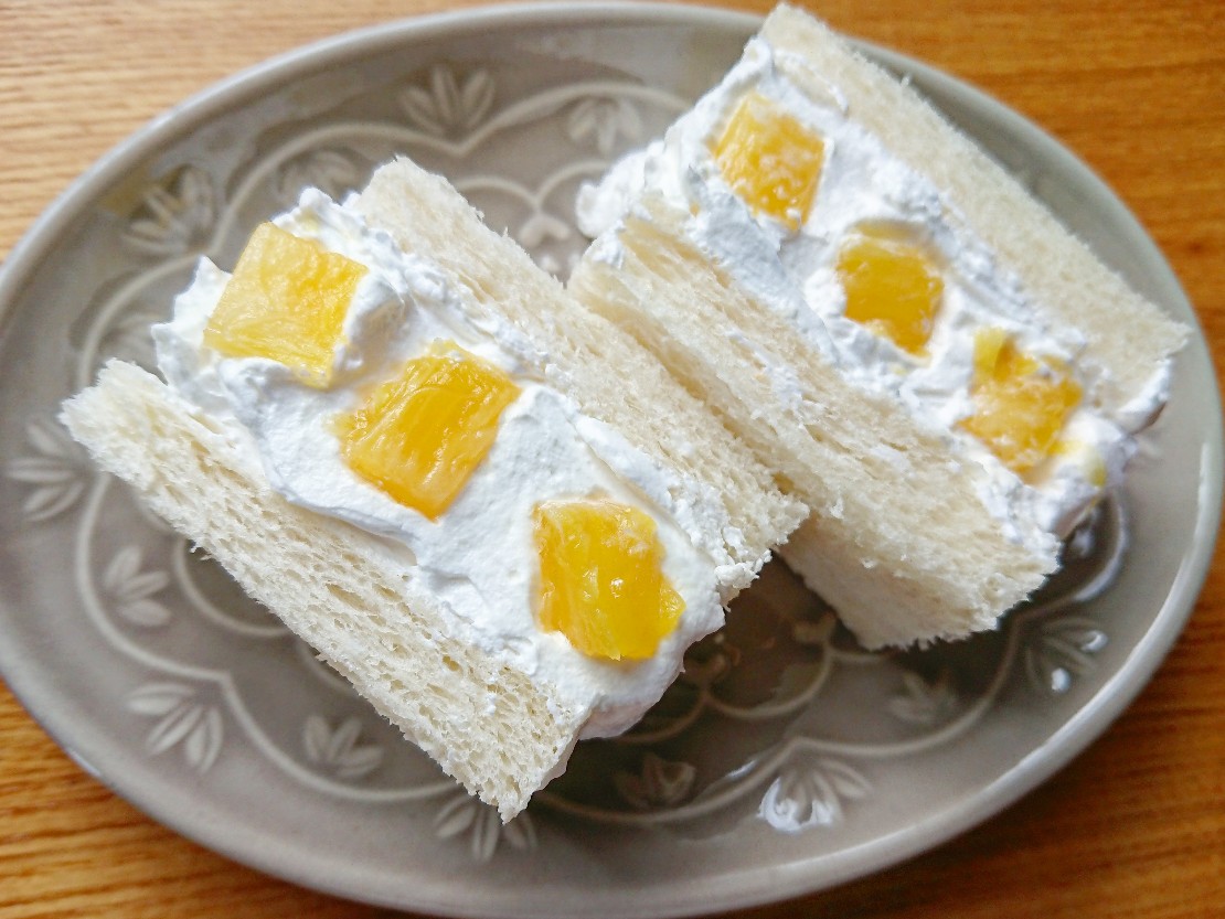 パイナップルフルーツサンド