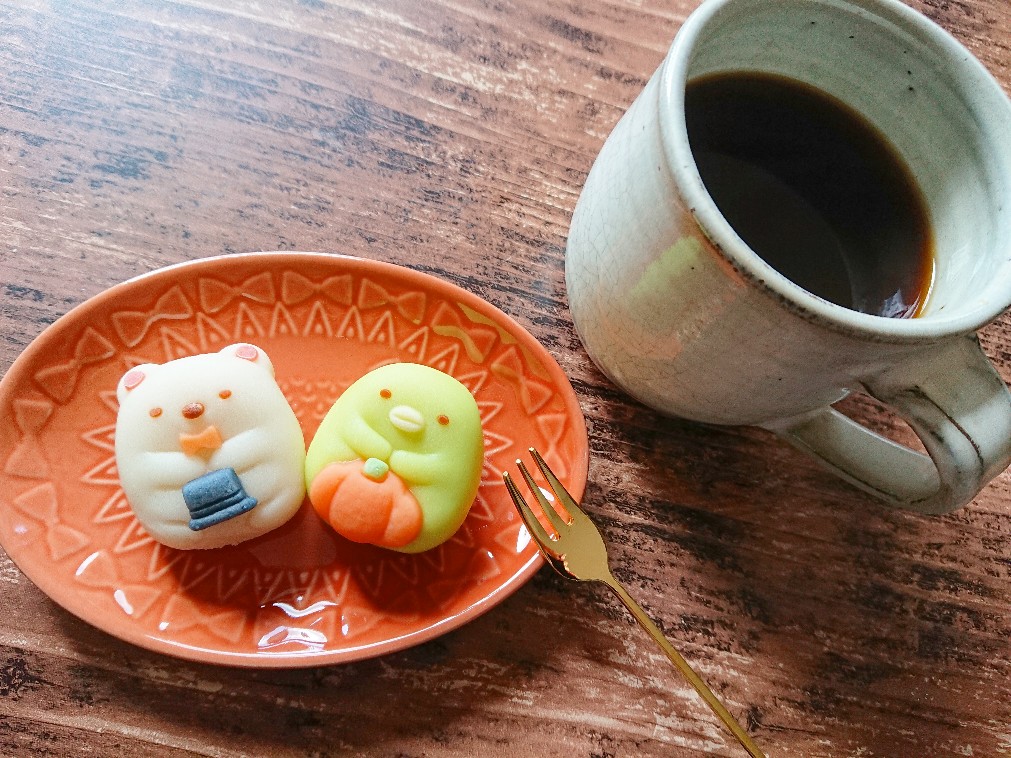 コーヒーとすみっコぐらしの和菓子