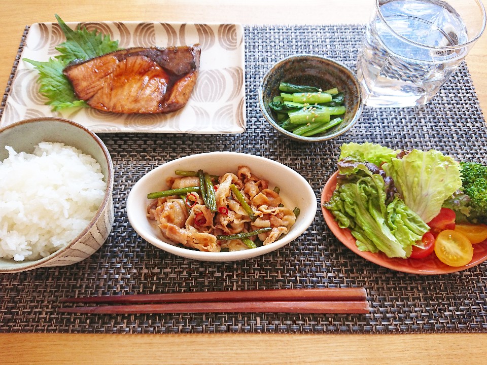 ごはん ブリの照り焼き 副菜