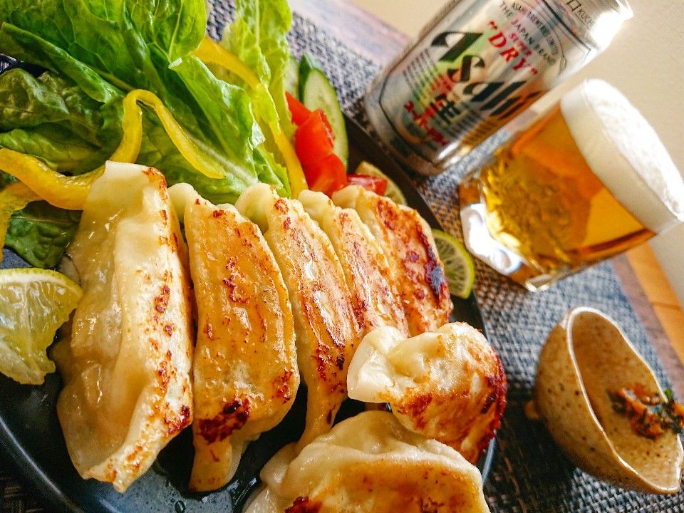焼き餃子 サラダ スーパードライ