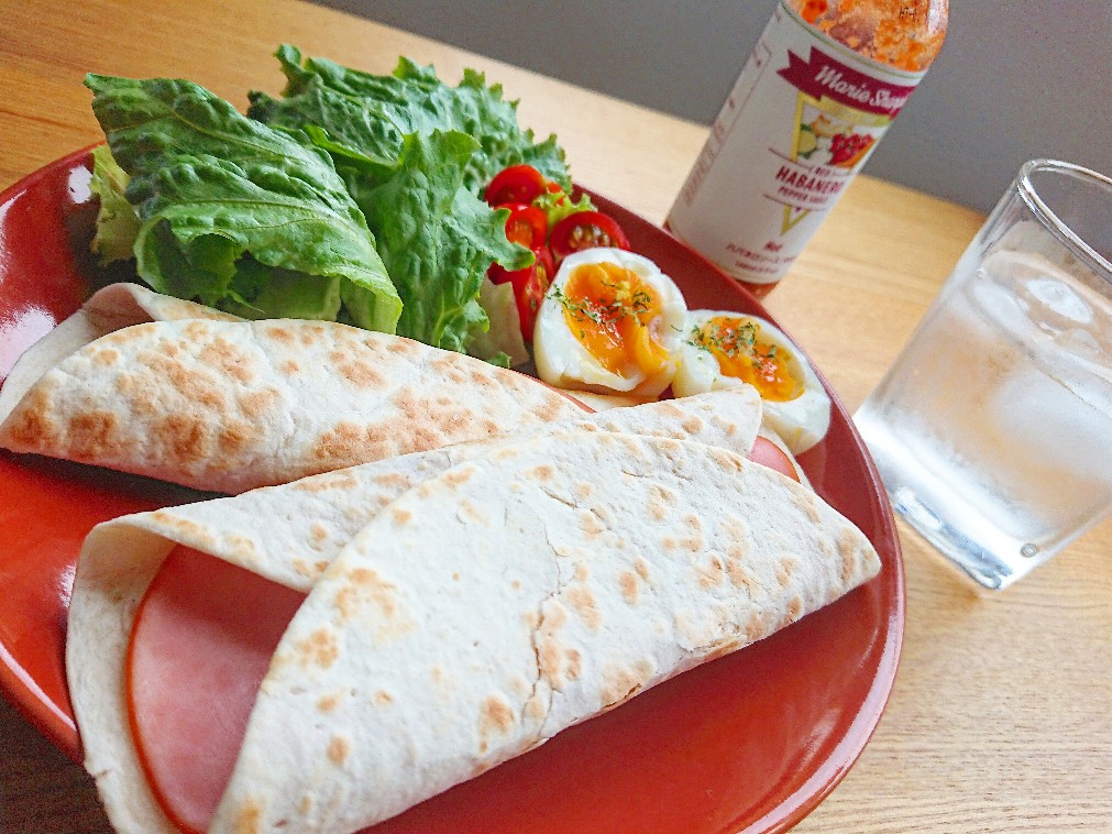 ハムチーズトルティーヤ サラダ