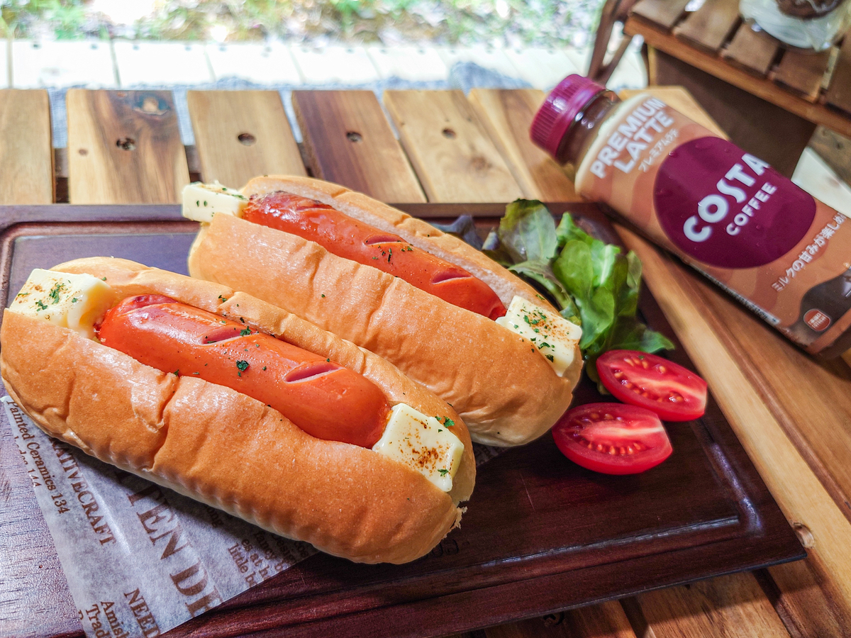 ホットドッグとコーヒー