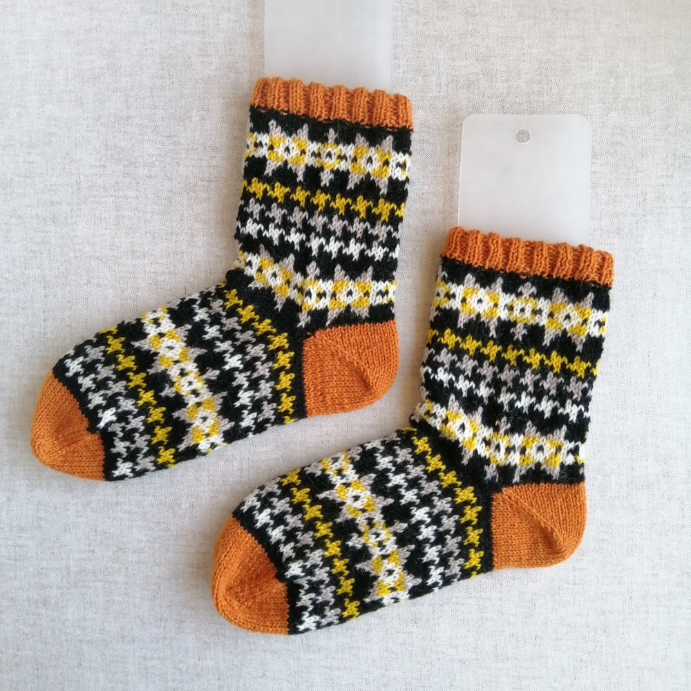 手編み靴下 #156 ペロリ様 手編み靴下 #156 ペロリ様 itoito 編み込みソックス｜キット 靴下