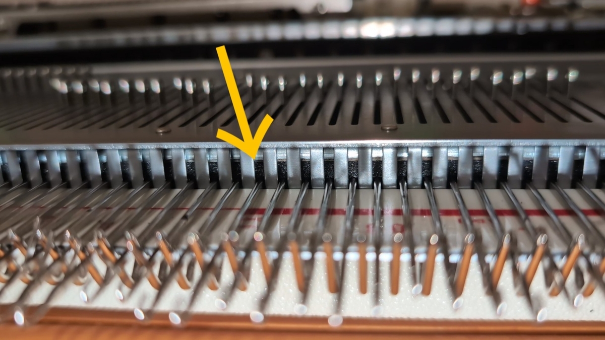 編集中 針押さえスポンジを交換した (brother kh-821) - 編み物知識ゼロから