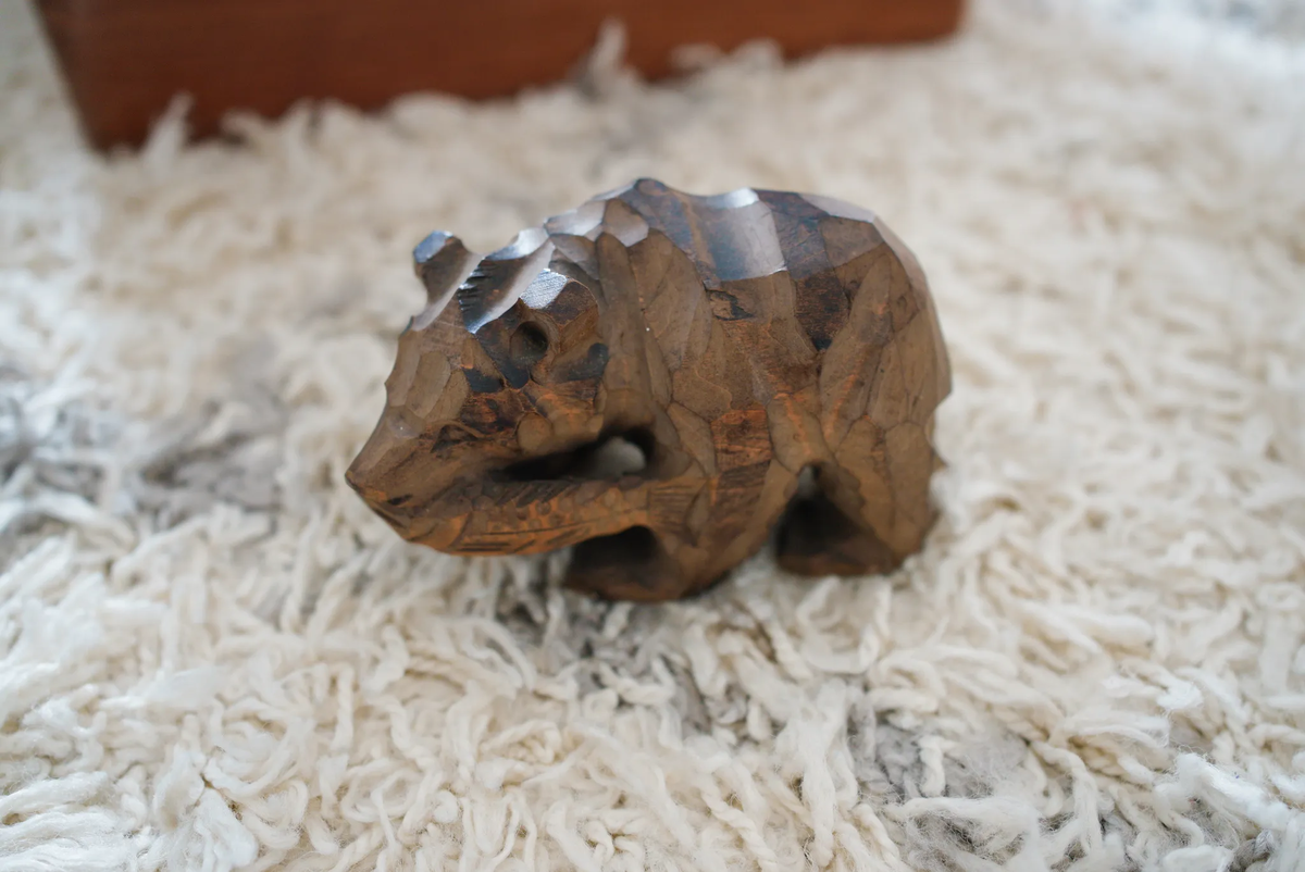 むちむちの木彫りの熊｜町田天満宮がらくた骨董市 - 虎の口笛