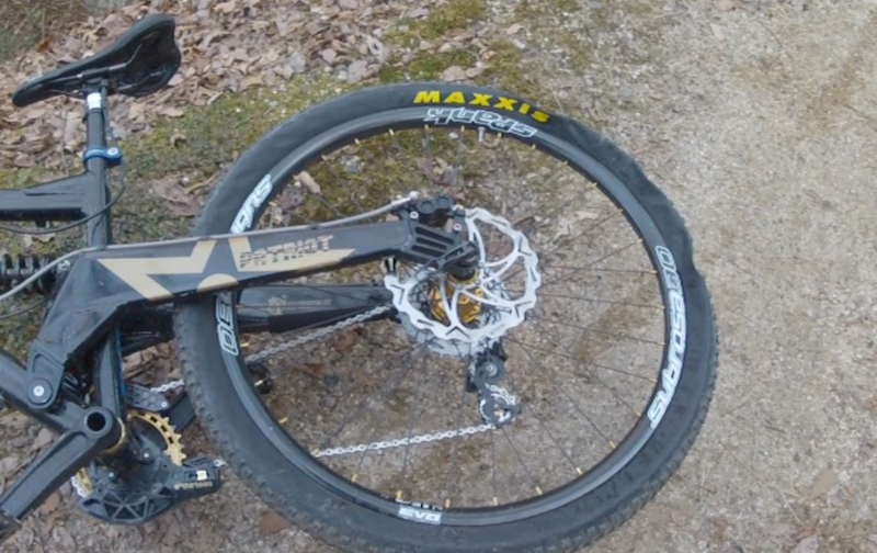 Maxxis Larsen TT 2.35 Maxxpro - Climb higher, Descend faster.