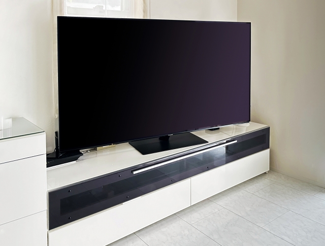 2024年最新】TCL 55V型テレビ「55QM8B」の実力は？高画質・倍速