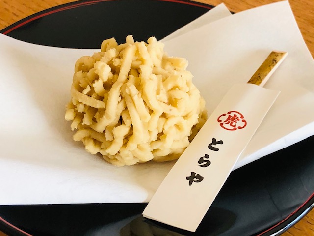 とらや栗粉餅