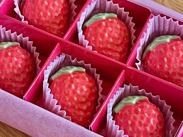 ANA Intercontinental Hotel イチゴのホワイトチョコレート