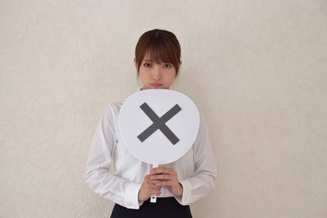 ルールは守らないとダメと言ってる女性