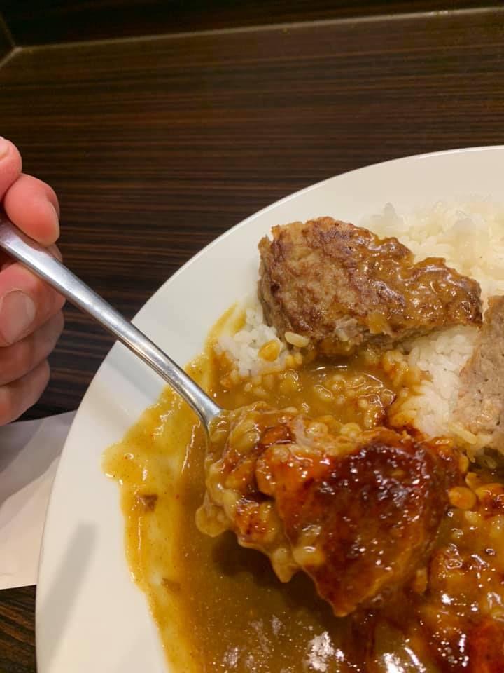 ココイチのハンバーグはまずいとか言われるがそんな事ねーよ と思うのでココイチのハンバーグカレーを食べて見た 令和版 店長のご飯