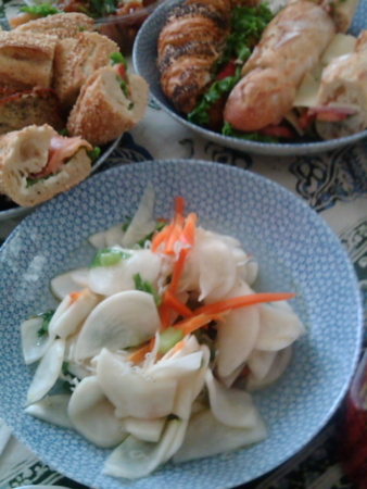  2013年10月27日、持寄りランチ。浅漬け、んま〜♪