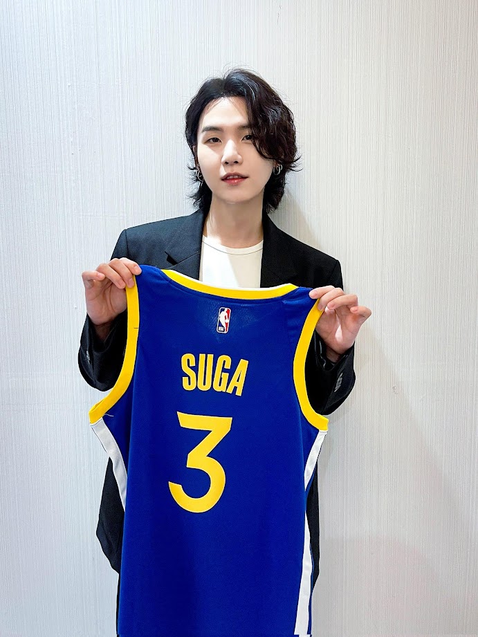 HYBE INSIGHT BTS キーリング ユンギ SUGA 衣装 HYBE INSIGHT BTS キーリング ユンギ SUGA 衣装
