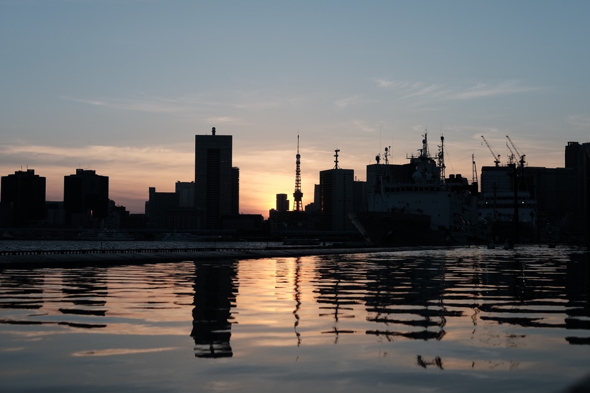 晴海埠頭から臨む、夕暮れの東京タワー4