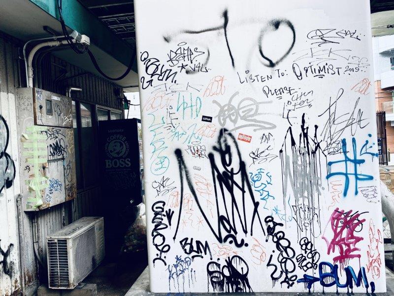 落書きというかグラフィティというか 大阪アメリカ村の落書き グラフィティ スプレーアートを散策 Osaka49ersのブログ