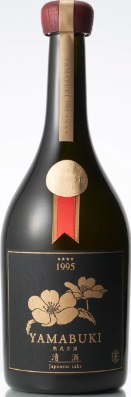 金紋秋田酒造のかっこいい日本酒銘柄「山吹 山吹1995 熟成酒」