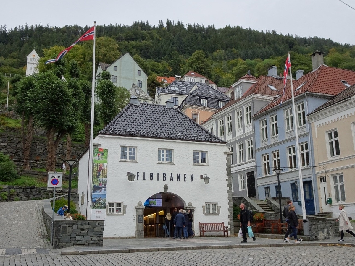 ノルウェー ベルゲンのケーブルカー Floibanen の思ひで おさんぽわんこの旅の思ひで ヨーロッパ編