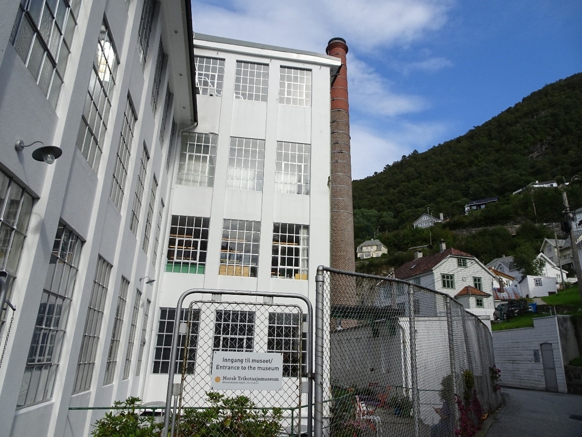 KEN SCHLUCHTMANN ノルウェーの建築と景観 ノルウェー「ベルゲンの郊外～編み物工場～」の思ひで… - お