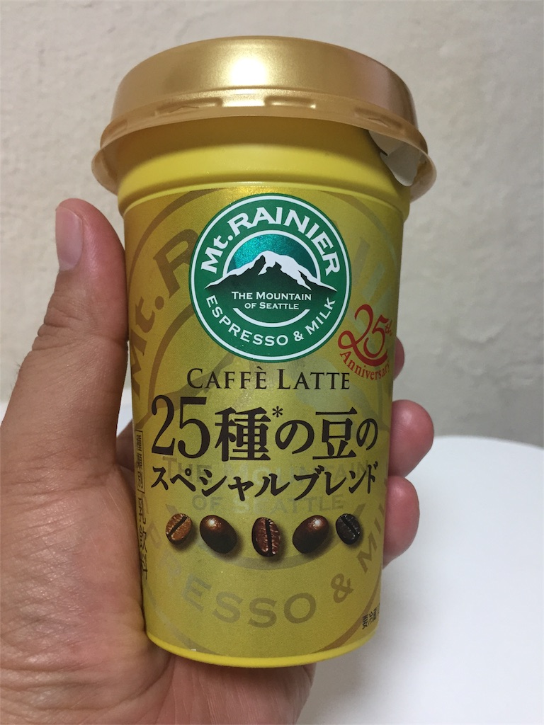 マウントレーニア　カフェラッテ　25種の豆のスペシャルブレンド　正面