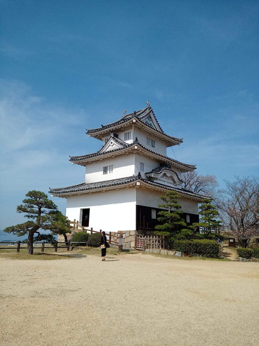 丸亀城 日本一小さい木造天守 石垣が素晴らしいです 城ガールの登城日記 丸亀城 日本一小さい木造天守 石垣が素晴らしいです 城ガールの登城日記
