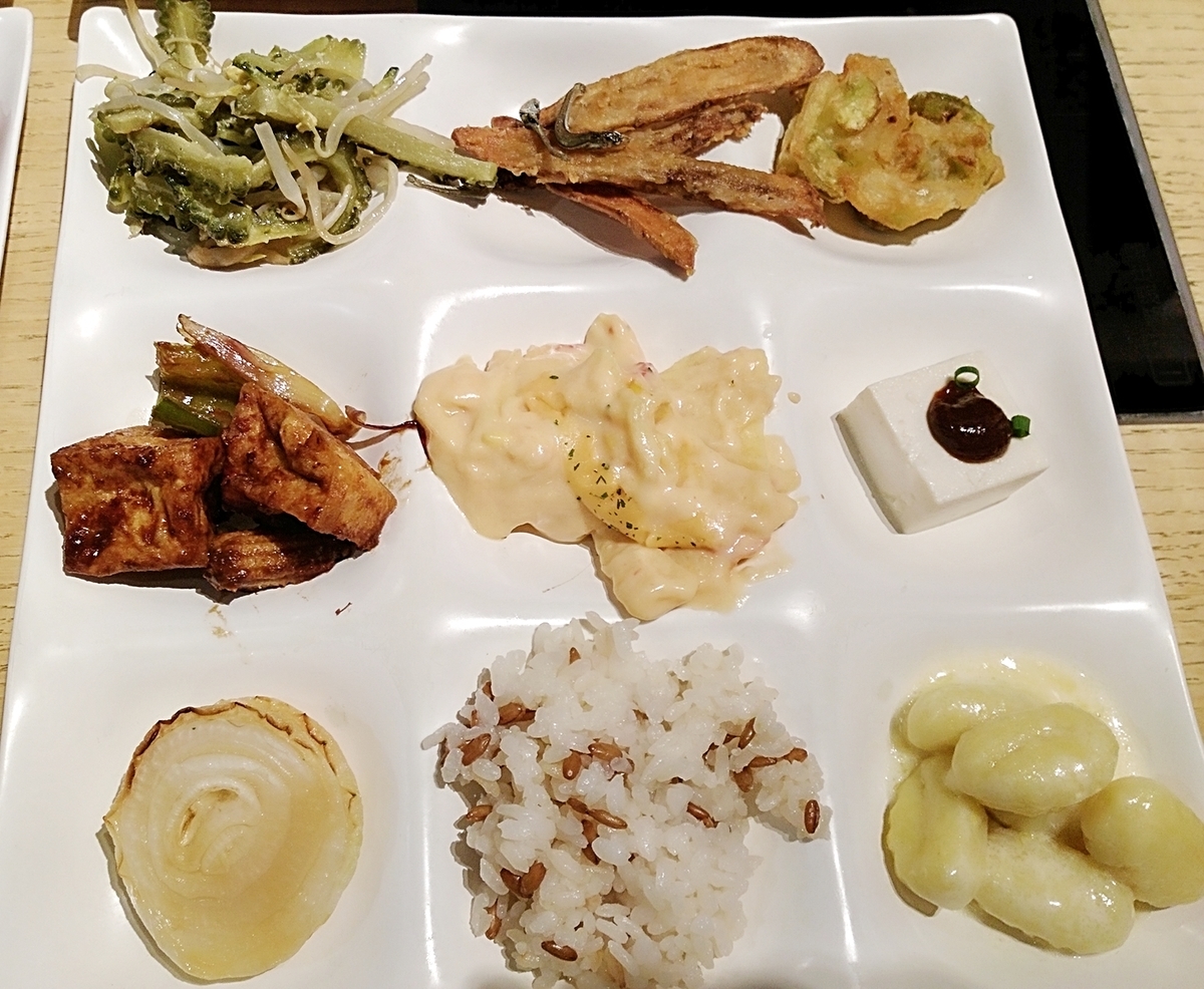 はーべすと ヨドバシ横浜 種類豊富なメニューで心にもカラダにも優しい自然食ビュッフェ ツレヅレ食ナルモノ