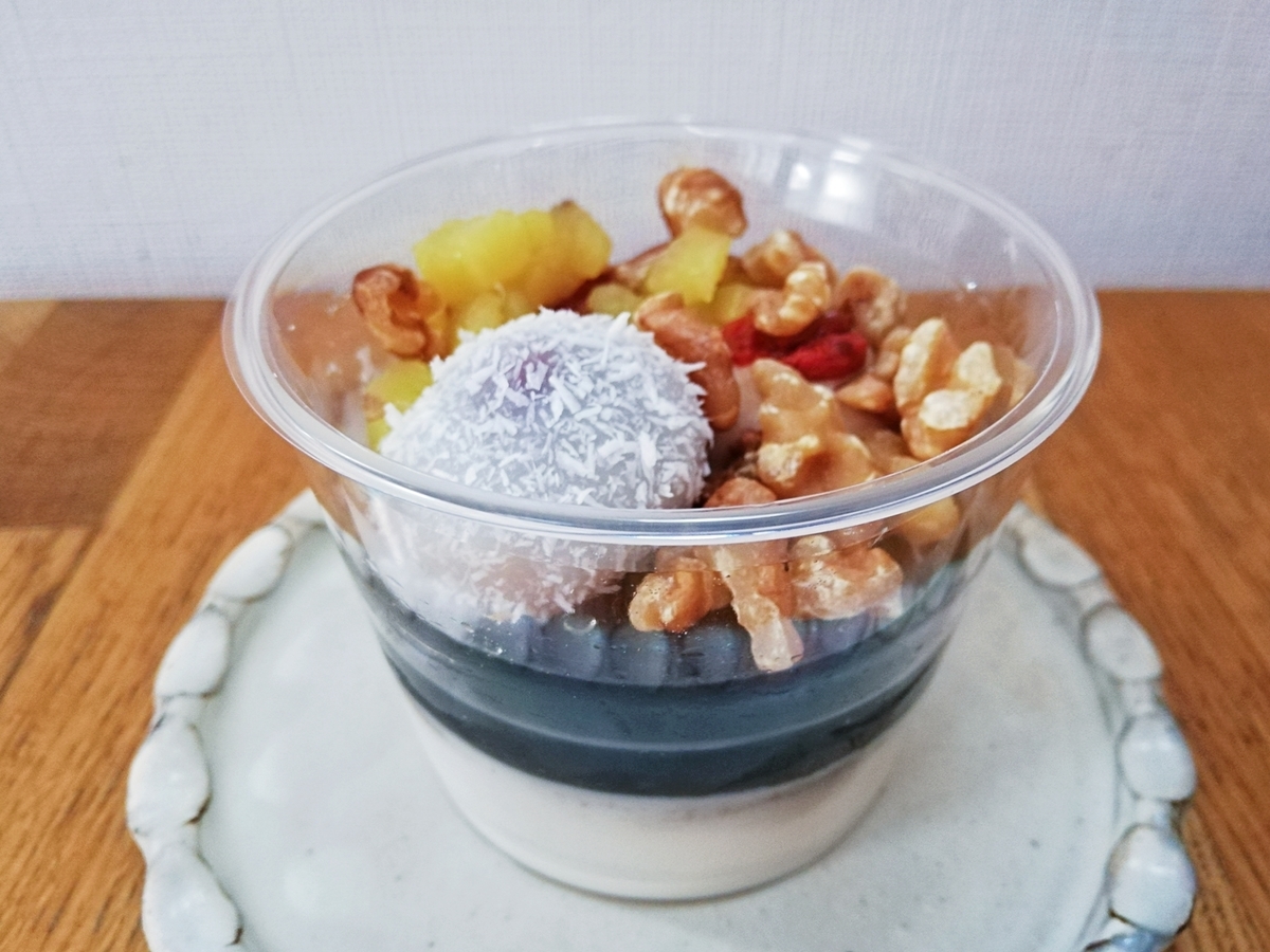 おうちでも美味しい豆花が食べられる 有機豆乳とココナッツの黒胡麻豆花 成城石井 ツレヅレ食ナルモノ おうちでも美味しい豆花が食べられる 有機豆乳とココナッツの黒胡麻豆花 成城石井 ツレヅレ食ナルモノ