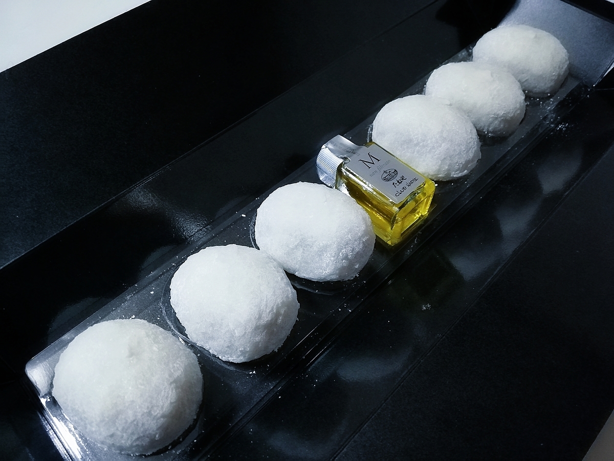 大福にオリーブオイルをかける衝撃体験 オリーブ大福 たねや ツレヅレ食ナルモノ 大福にオリーブオイルをかける衝撃体験 オリーブ大福 たねや ツレヅレ食ナルモノ