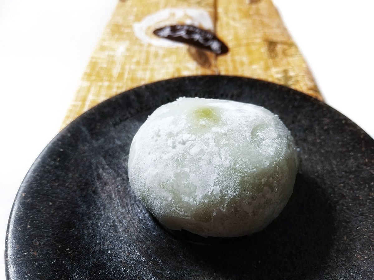 凍ったまま楽しむ 喜久福のずんだ生クリーム大福 - ツレヅレ食ナルモノ