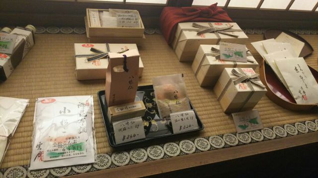 意外なお店でも買えます!雲月「小松こんぶ」取り扱い店まとめ。 - KYOTOシブチン日記 意外なお店でも買えます!雲月「小松こんぶ」取り扱い店まとめ。 - KYOTOシブチン日記