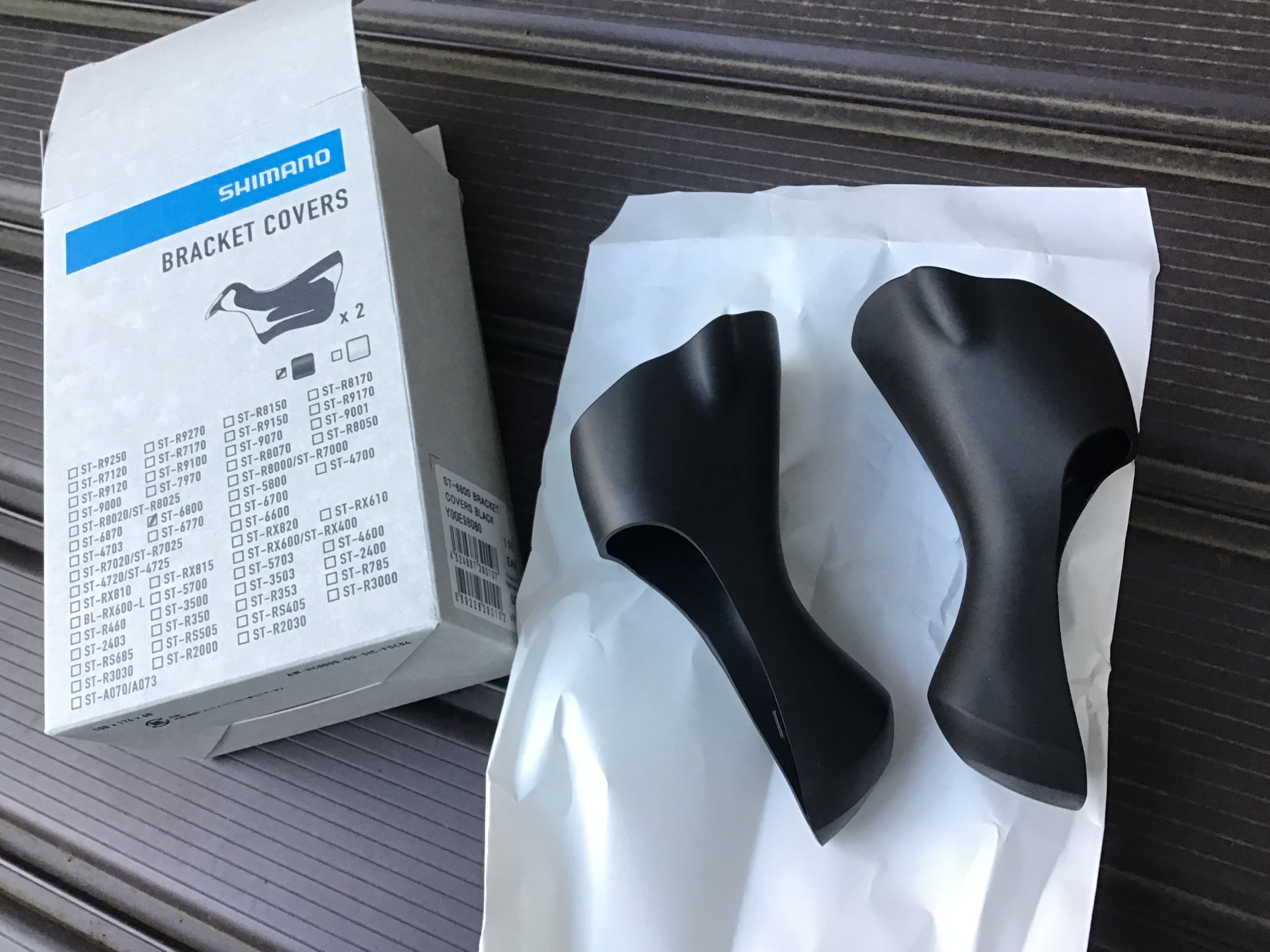 注文していたブラケットカバーがようやく入荷したので交換した話