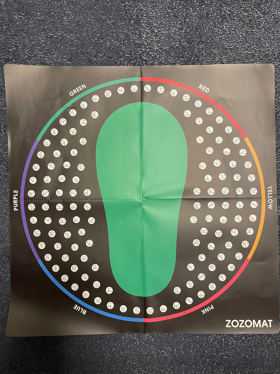 ただの紙なZOZOマット。足サイズの計測はZOZOSUITでの全身計測より楽