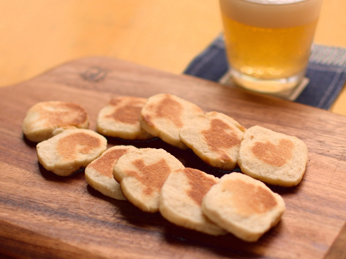 これはビール泥棒 おつまみクミンクッキー をフライパン10分くらいで焼くレシピ オトコ中村 メシ通 ホットペッパーグルメ