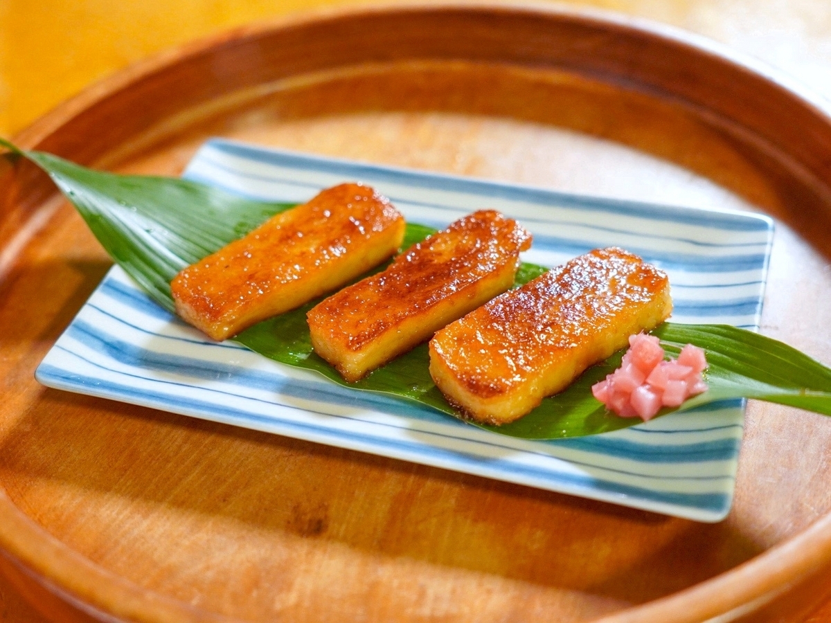 2時間半かけてわざわざ「生麩」を自作したらモチモチがすぎて愛らしかった【オトコ中村の面倒で楽しい休日メシ】 - メシ通 | ホットペッパーグルメ