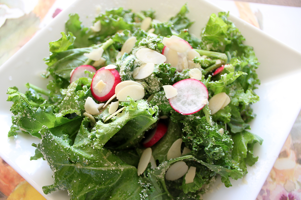 たっぷりケールのチーズナッツサラダ　完成品