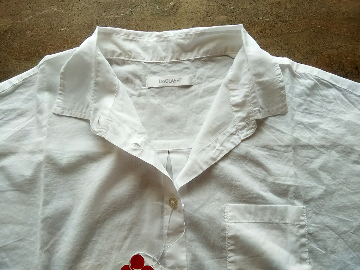 第二ボタンまで開ける