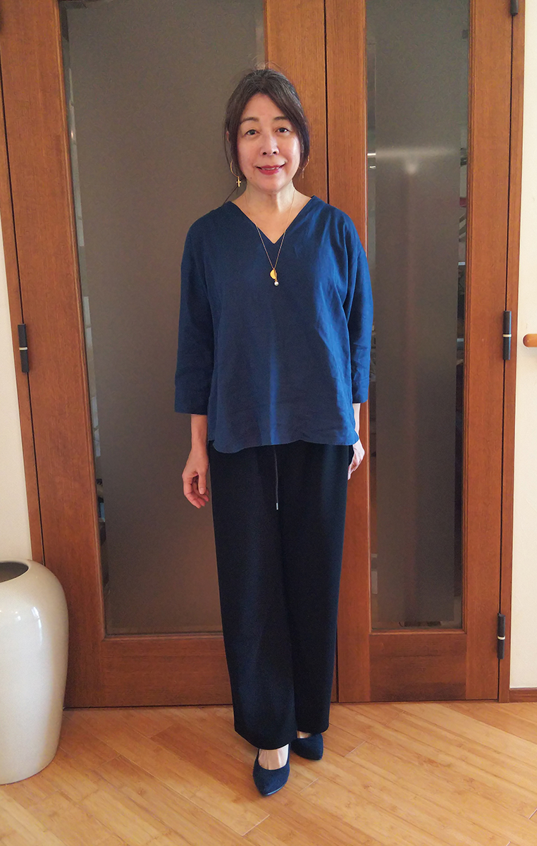 フレンチリネンVネックプルオーバーとのコーデ