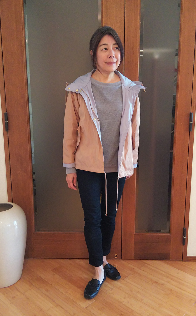 シガレットジーンズとトレーナー