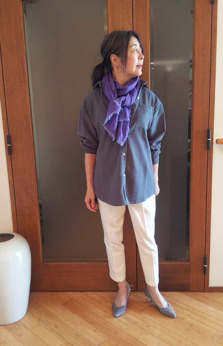 ストールを首に巻いたところ