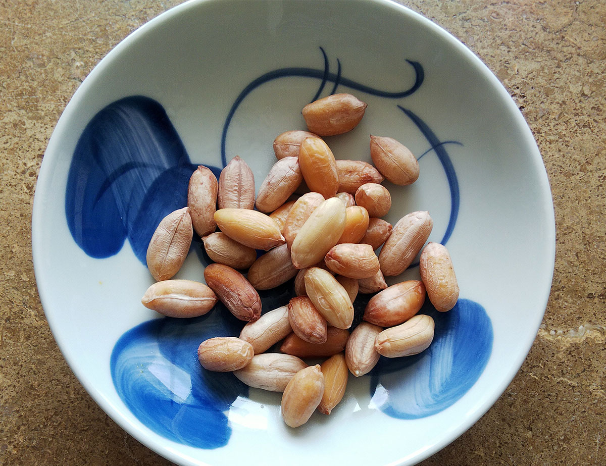 茹でた落花生