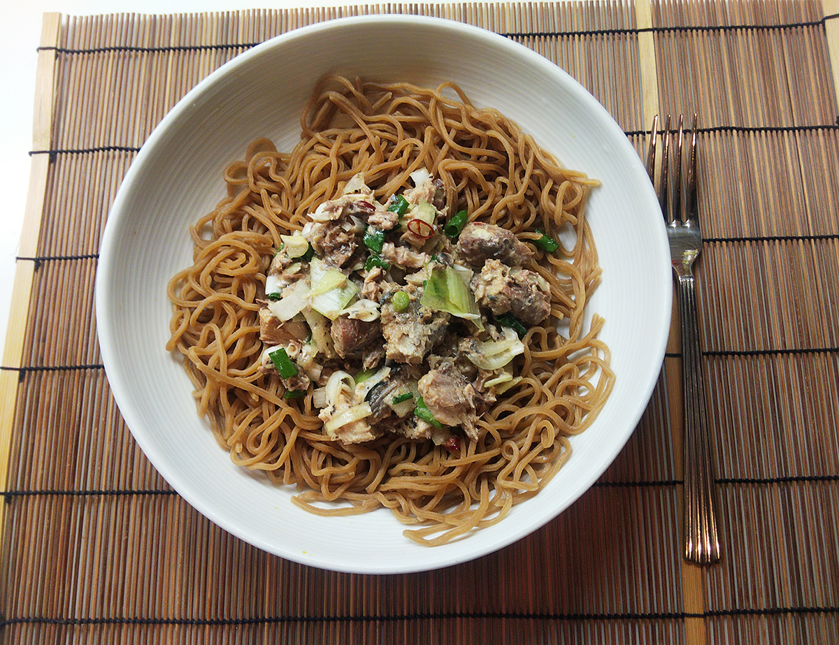 サバの水煮とネギのパスタ