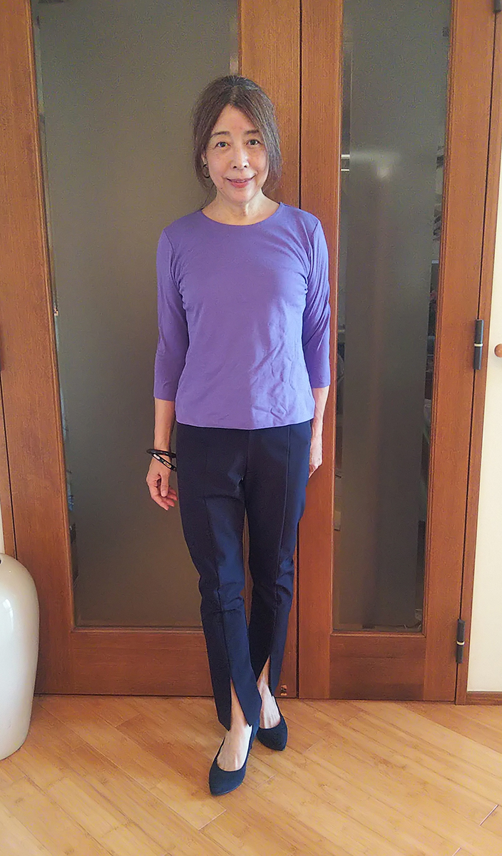 Tシャツの裾をアウト