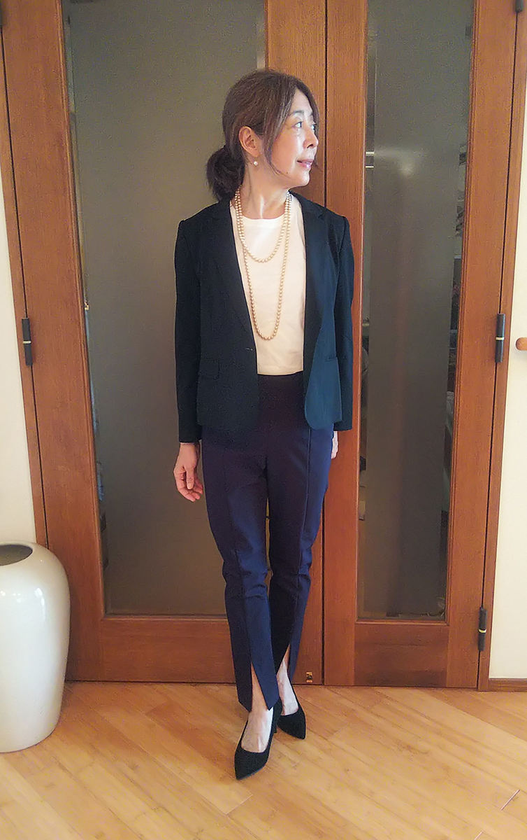 ネイビー×ブラックのコーデ