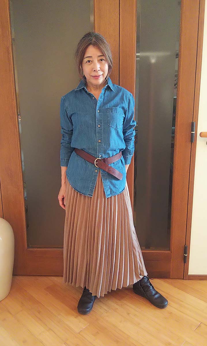 デニムシャツとのコーデ